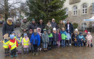 Weihnachtsbaumschmücken auf dem Aplerbecker Marktplatz